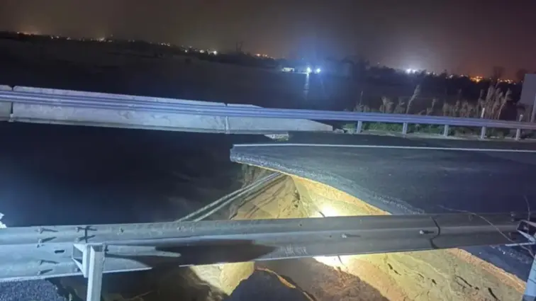 Estrada cortada devido a inundações